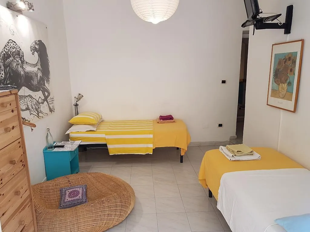 Buonanotte & Buongiorno Guesthouse 나폴리 2*,